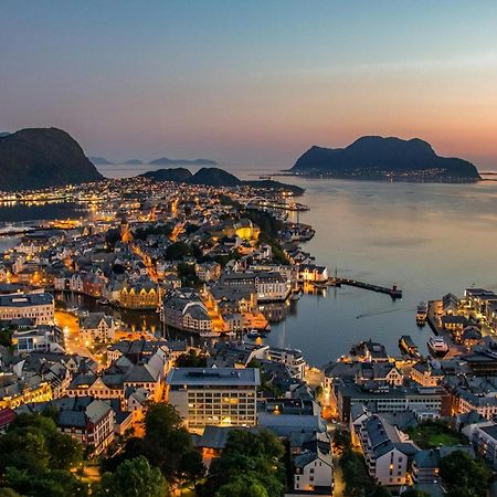 Unik Leilighet I Alesund Sentrum エクステリア 写真
