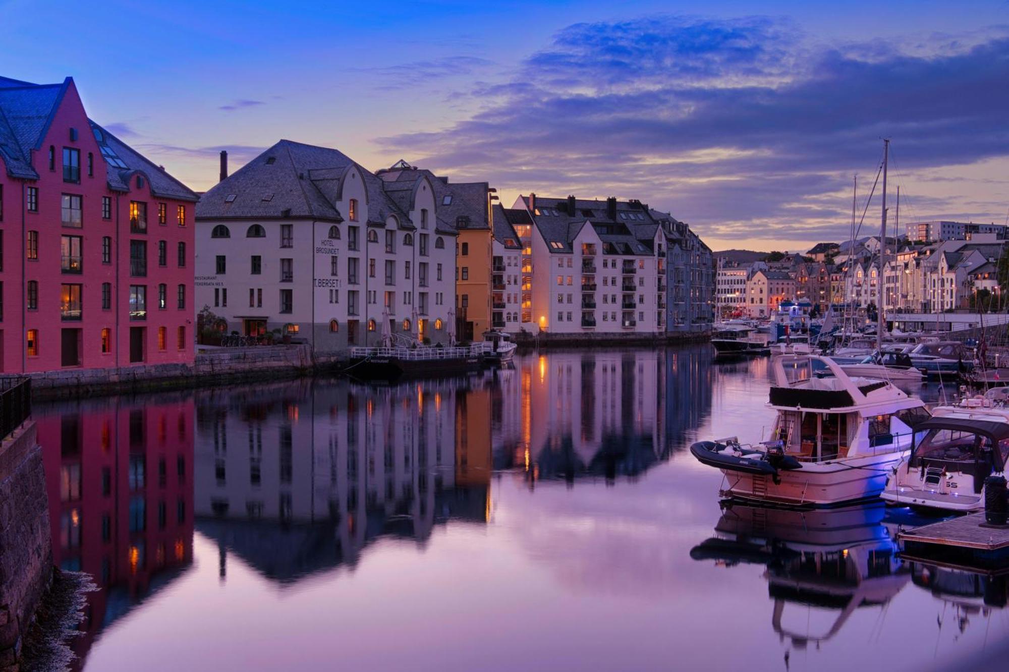 Unik Leilighet I Alesund Sentrum エクステリア 写真