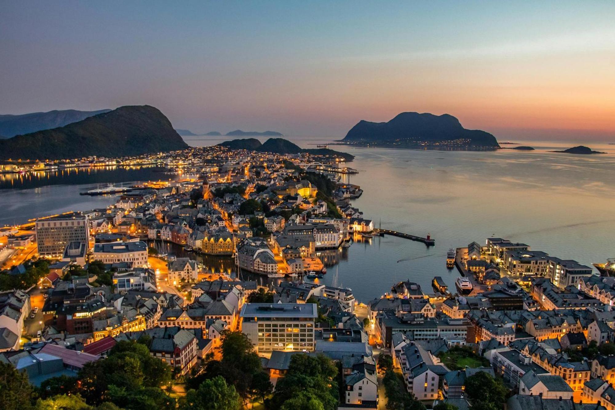 Unik Leilighet I Alesund Sentrum エクステリア 写真